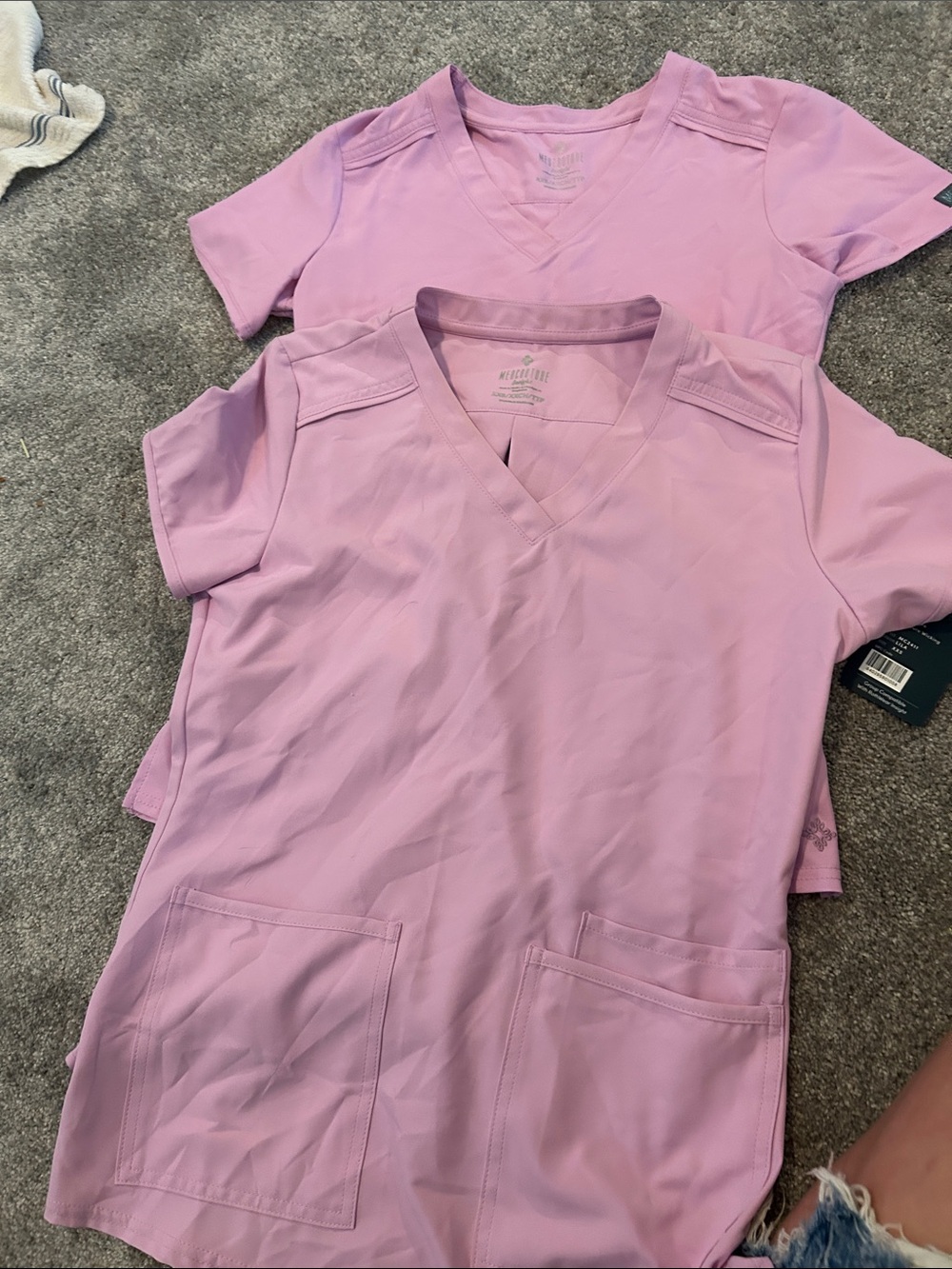 Medcouture Short Sleeve V-Neck Scrub Top in Light Pink